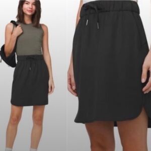 Lululemon On The Fly Black Skirt size 4